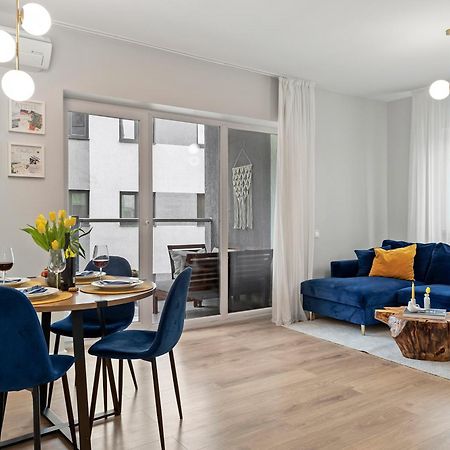 Mido Park Apartment With Private Parking & Self Check-In Bukares Bagian luar foto