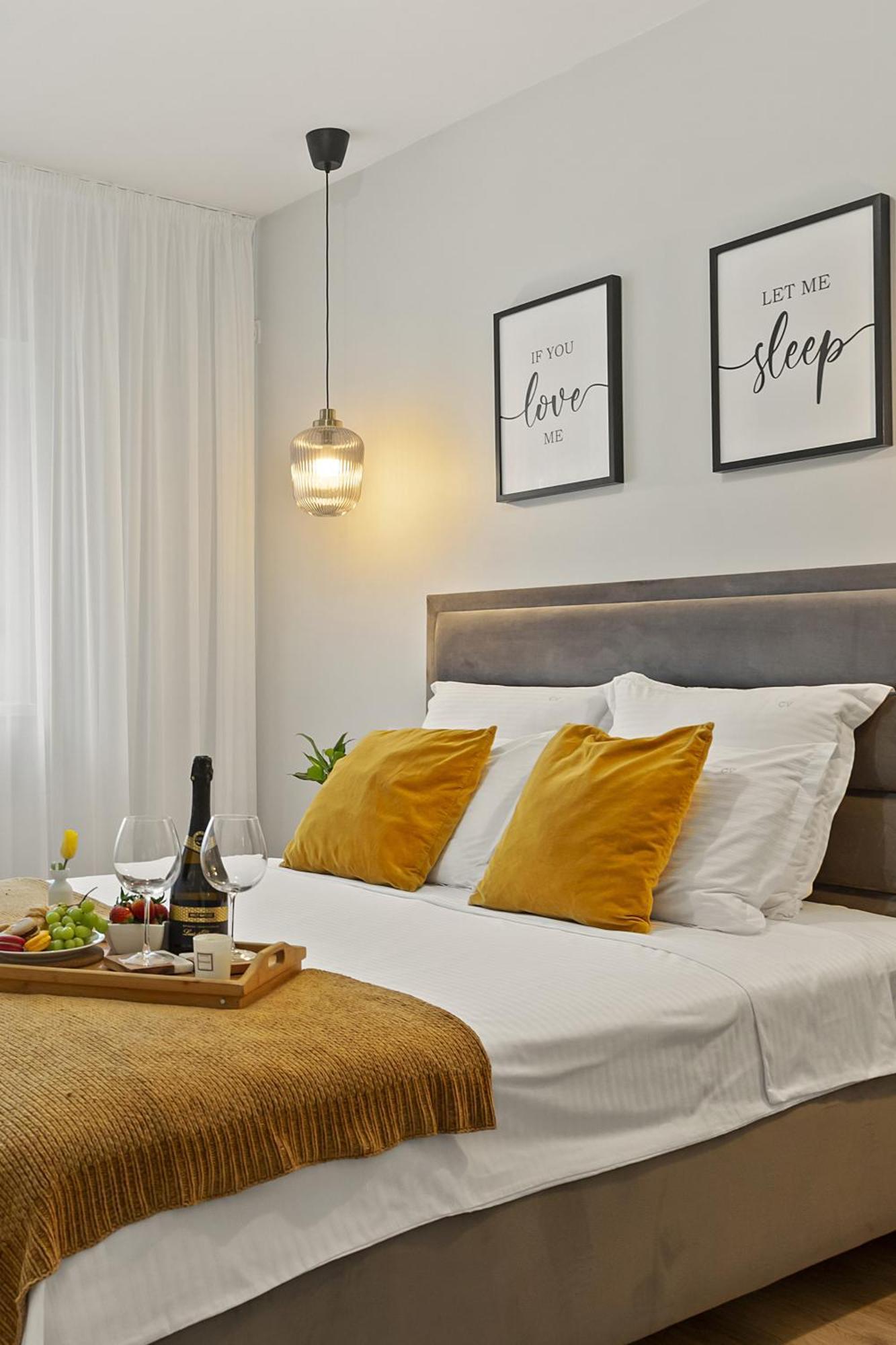 Mido Park Apartment With Private Parking & Self Check-In Bukares Bagian luar foto