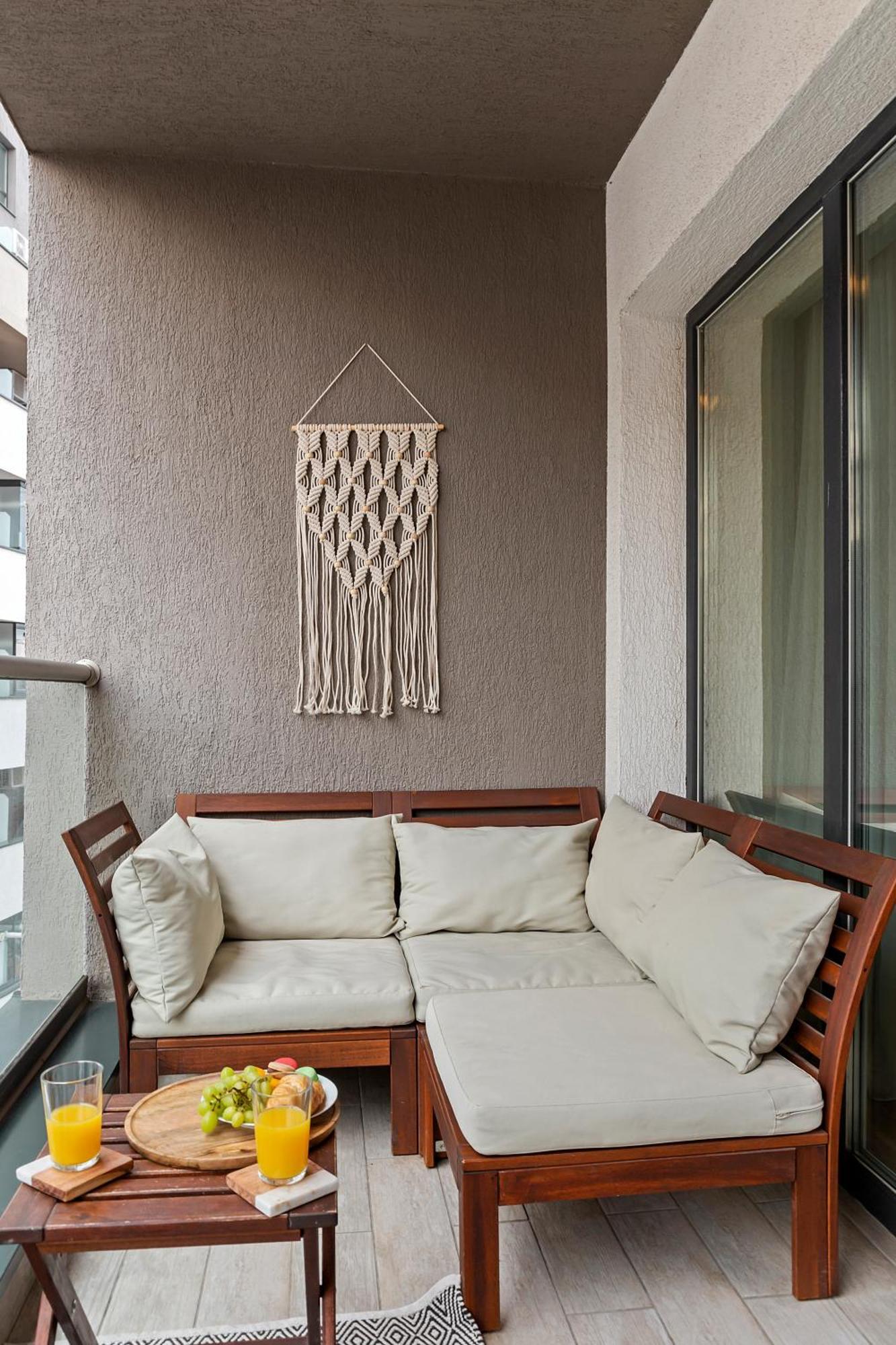 Mido Park Apartment With Private Parking & Self Check-In Bukares Bagian luar foto