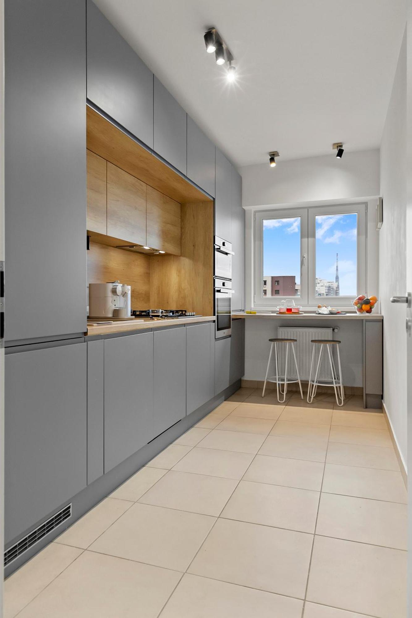 Mido Park Apartment With Private Parking & Self Check-In Bukares Bagian luar foto