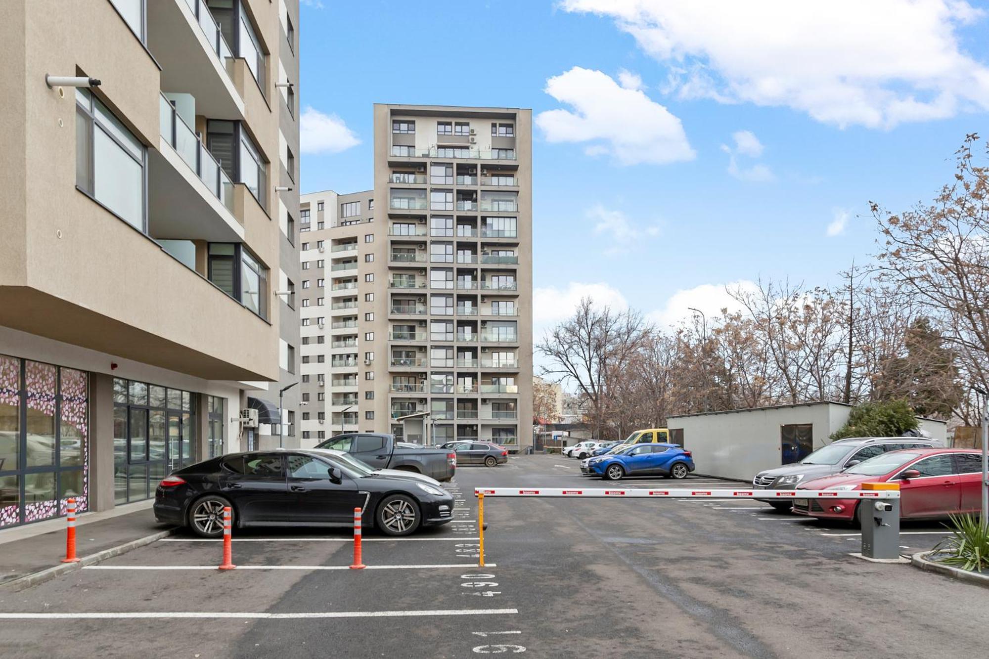 Mido Park Apartment With Private Parking & Self Check-In Bukares Bagian luar foto