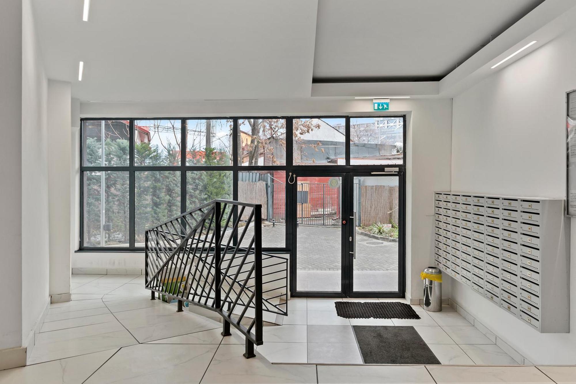 Mido Park Apartment With Private Parking & Self Check-In Bukares Bagian luar foto