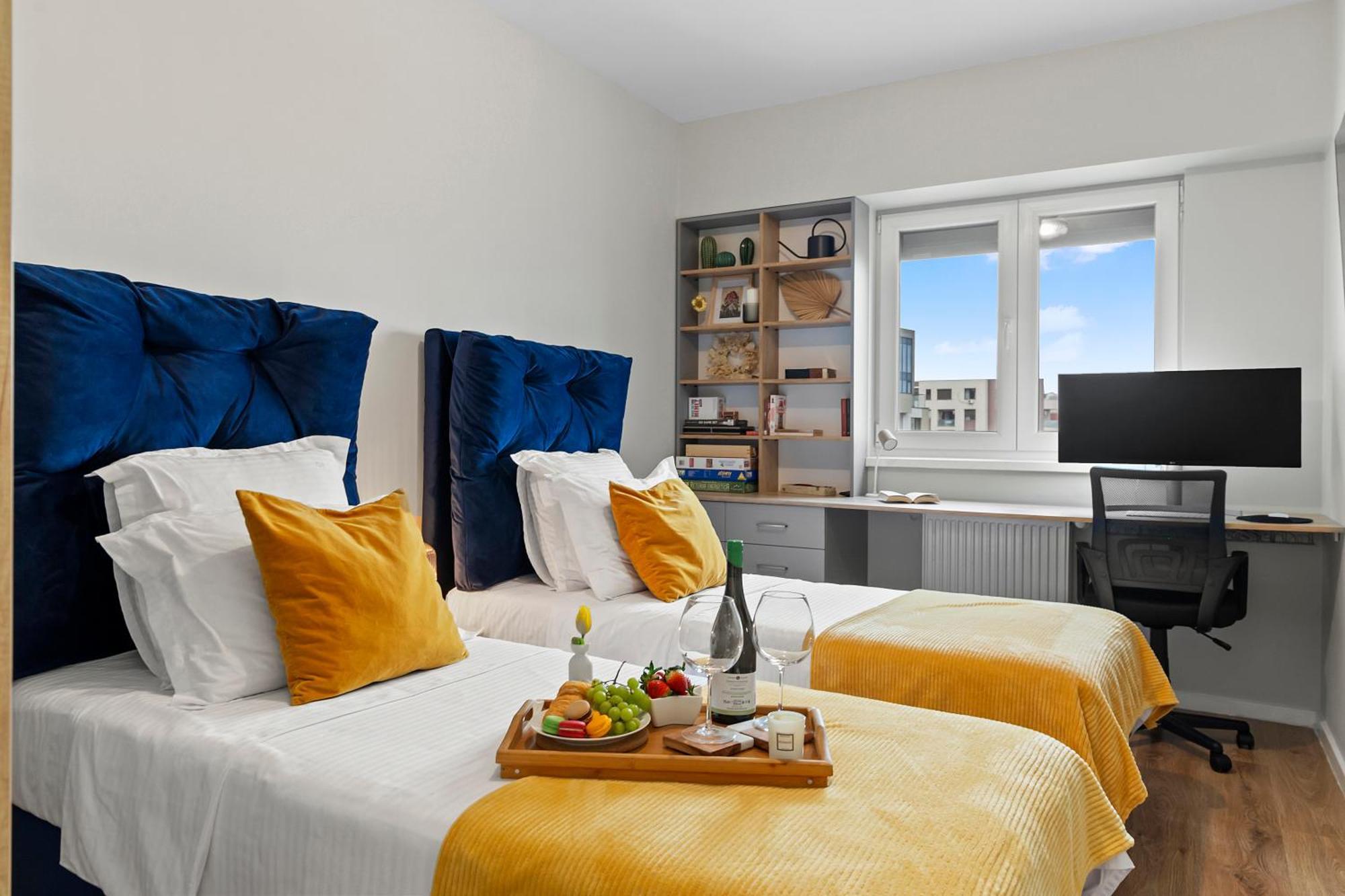 Mido Park Apartment With Private Parking & Self Check-In Bukares Bagian luar foto