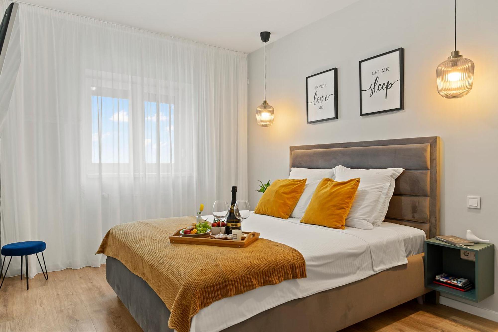 Mido Park Apartment With Private Parking & Self Check-In Bukares Bagian luar foto