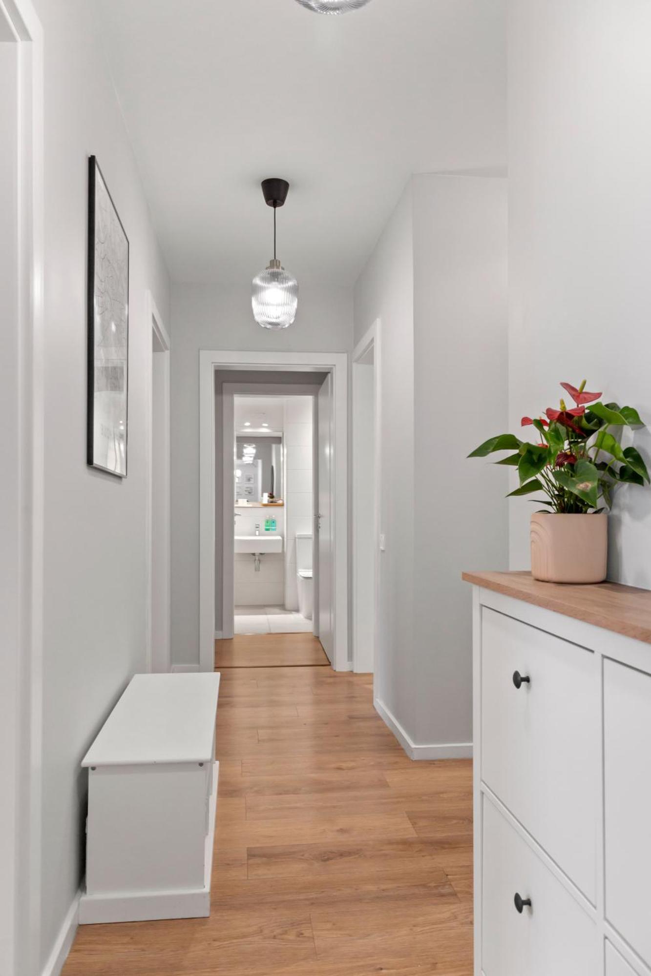 Mido Park Apartment With Private Parking & Self Check-In Bukares Bagian luar foto